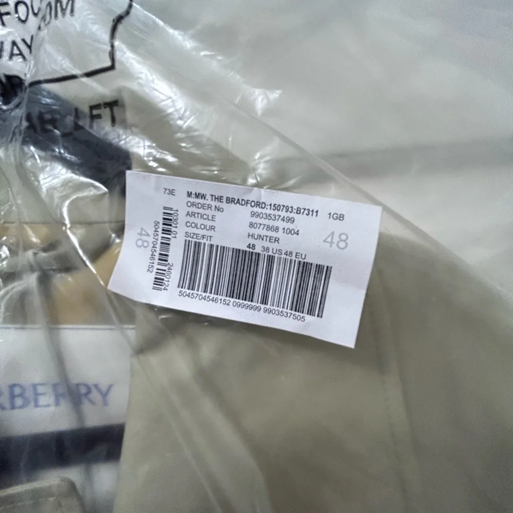 NEW WITH TAGS Burberry Beige Trench Coat with Yellow Lining US 38 - Picture 10 of 14